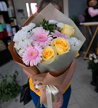 Букет цветов из:  Герберы, Розы и Хризантемы в Никольское
