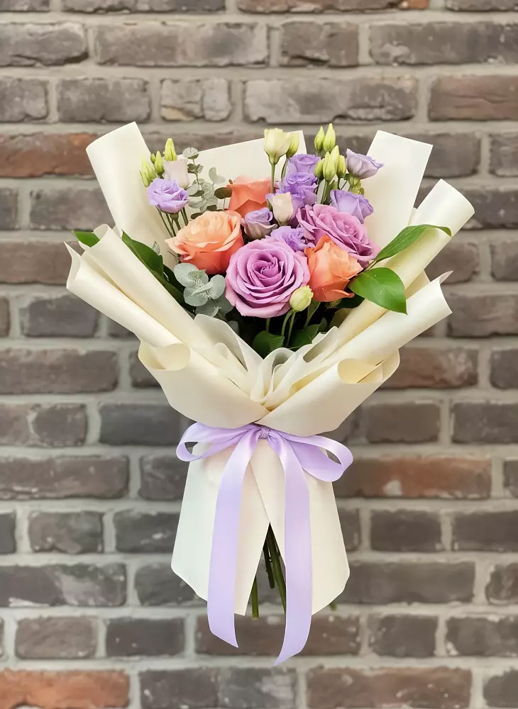 Букет цветов из: Лизиантусы и Розы в Никольское