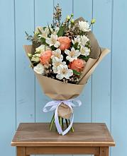 Букет цветов из:  Альстромерии, Лизиантусы, Розы и Хризантемы в Никольское