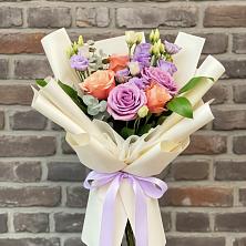 Букет цветов из:  Лизиантусы и Розы в Никольское
