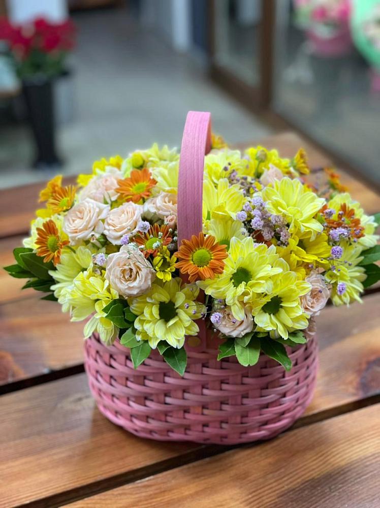 Цветочная композиция из Хризантемы и Розы в корзине в Никольское
