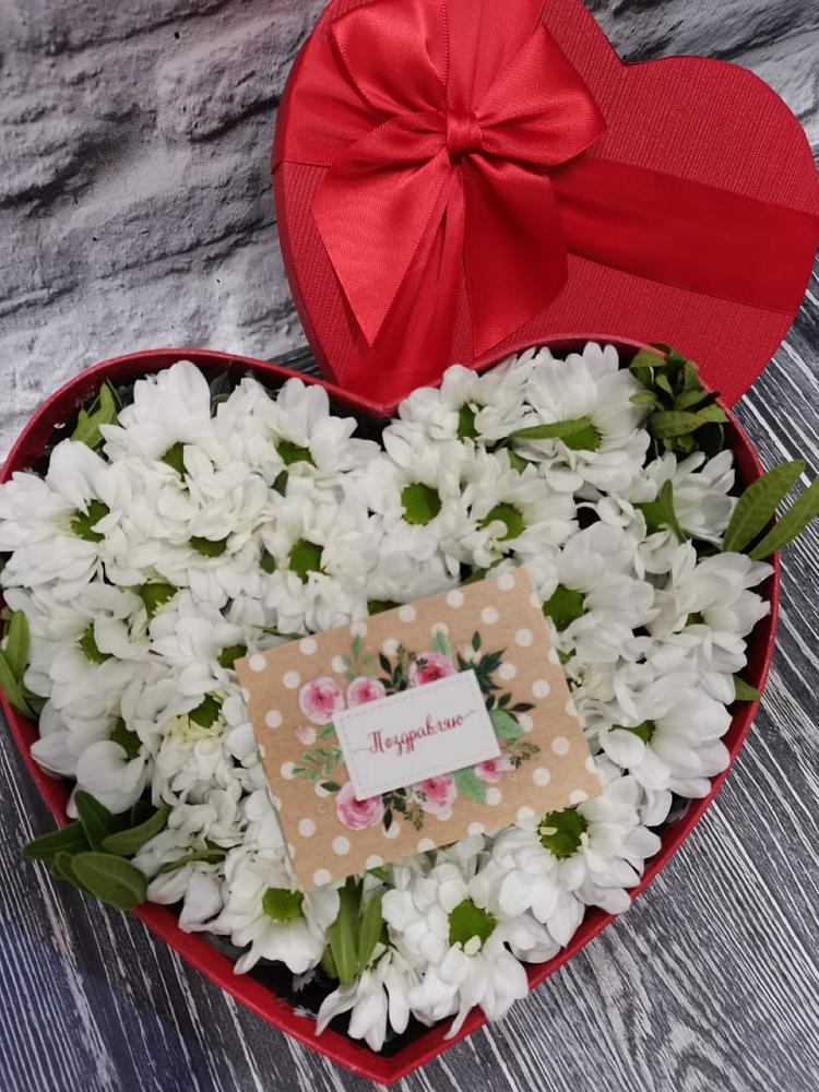 Цветочная композиция из Хризантемы в виде сердца в Никольское