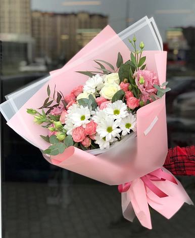 Букет цветов из: Розы, Лизиантусы и Хризантемы в Никольское