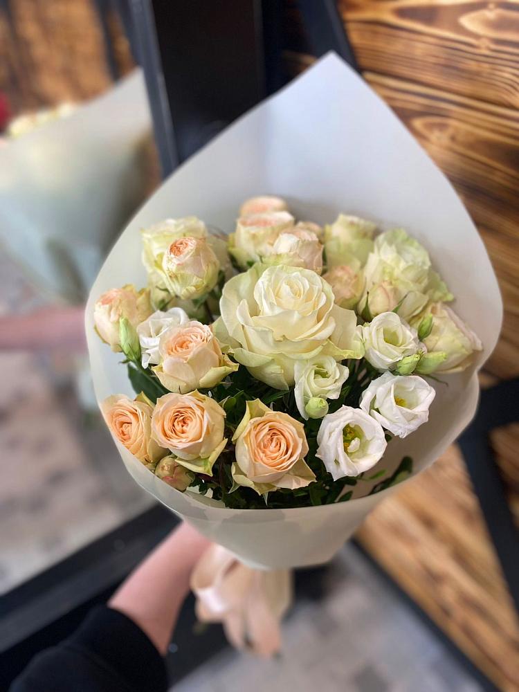 Букет цветов из: Розы и Лизиантусы в Никольское